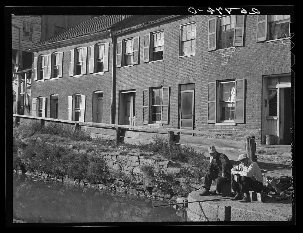 [Untitled photo, possibly related to:  housing. Washington, D.C.]. Sourced from the Library of Congress.