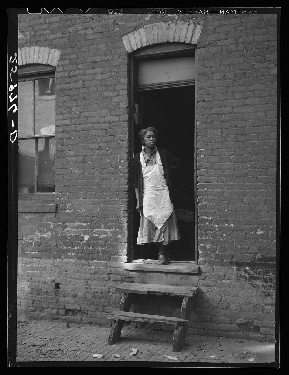  woman in  area. Washington, D.C.. Sourced from the Library of Congress.