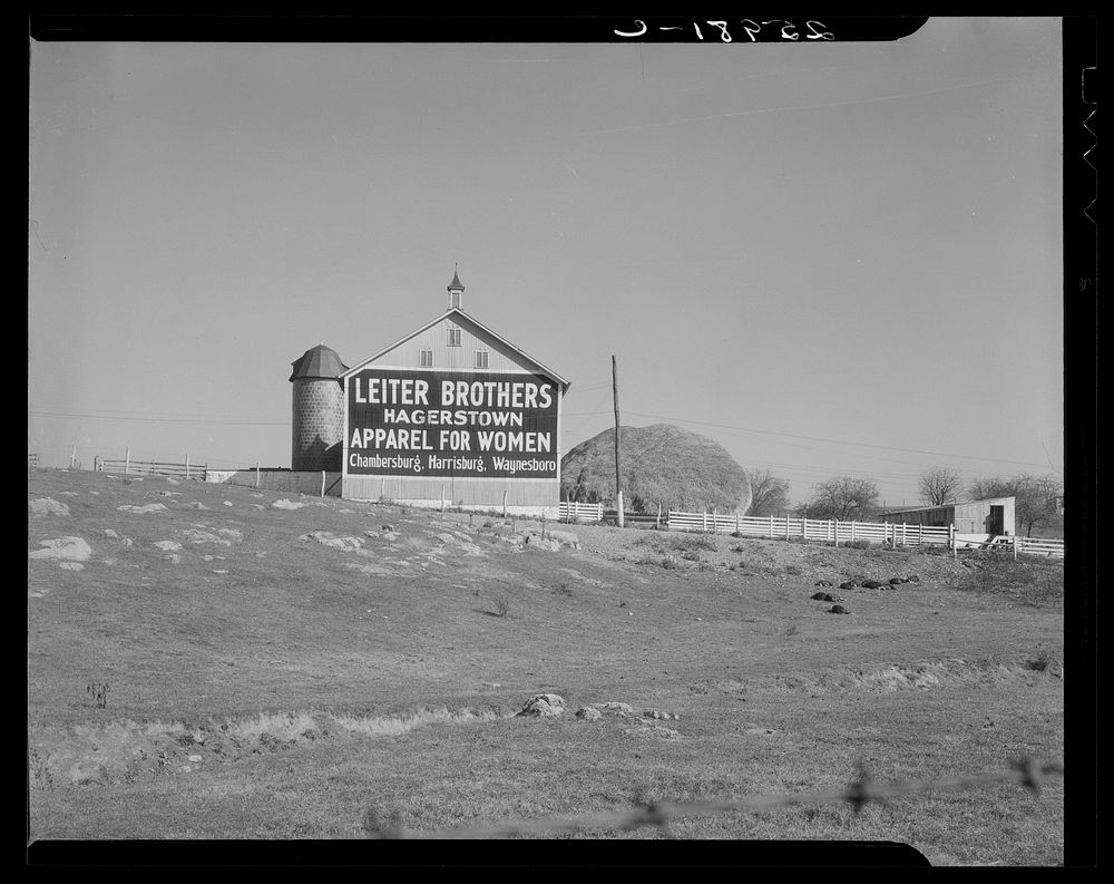 Barn on outskirts of Hagerstown, Maryland. Sourced from the Library of Congress.