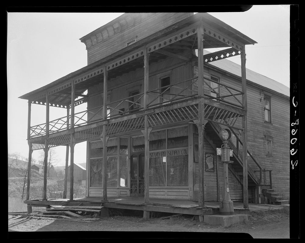Abandoned hotel and general store in ghost lumber town of Jennings, Maryland. Sourced from the Library of Congress.
