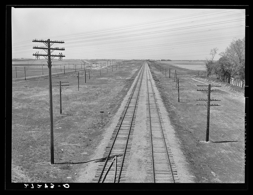 Northern Pacific railroad tracks west of Fargo, North Dakota. Sourced from the Library of Congress.