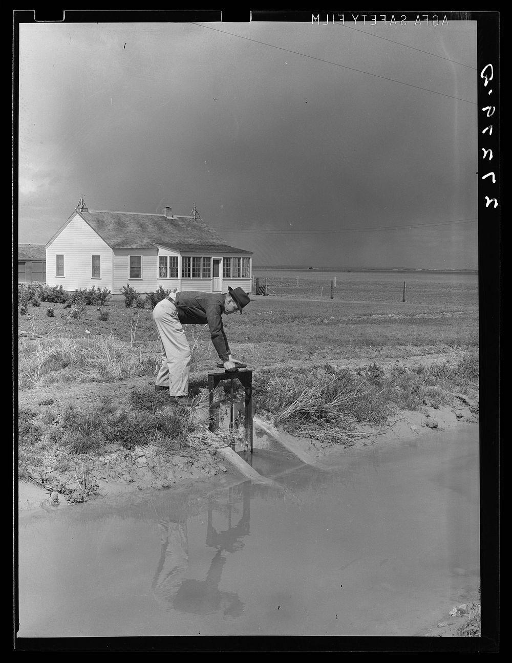 Opening gate in irrigation ditch. Fairfield Bench Farms, Montana. Sourced from the Library of Congress.