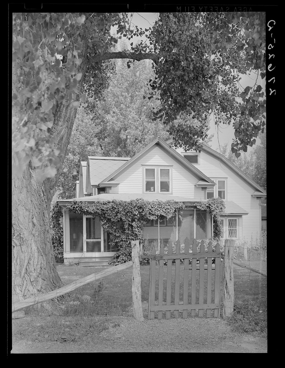Ranch house. Quarter Circle 'U' Ranch, Montana. Sourced from the Library of Congress.