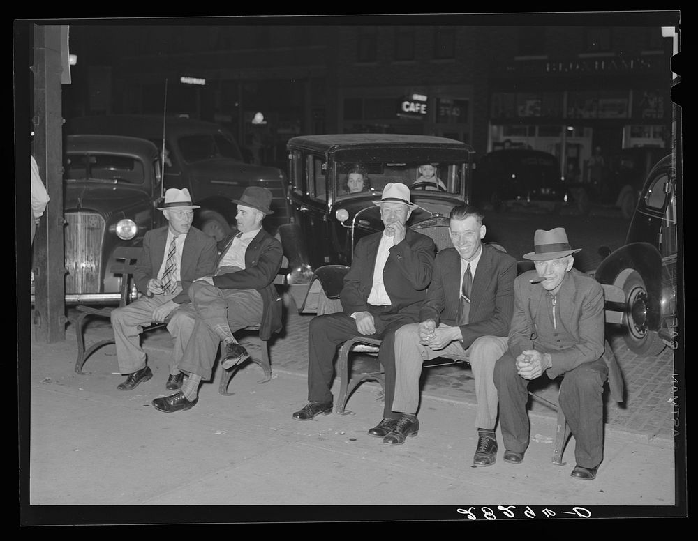 Farmers on Saturday night. Grundy Center, Iowa. Sourced from the Library of Congress.