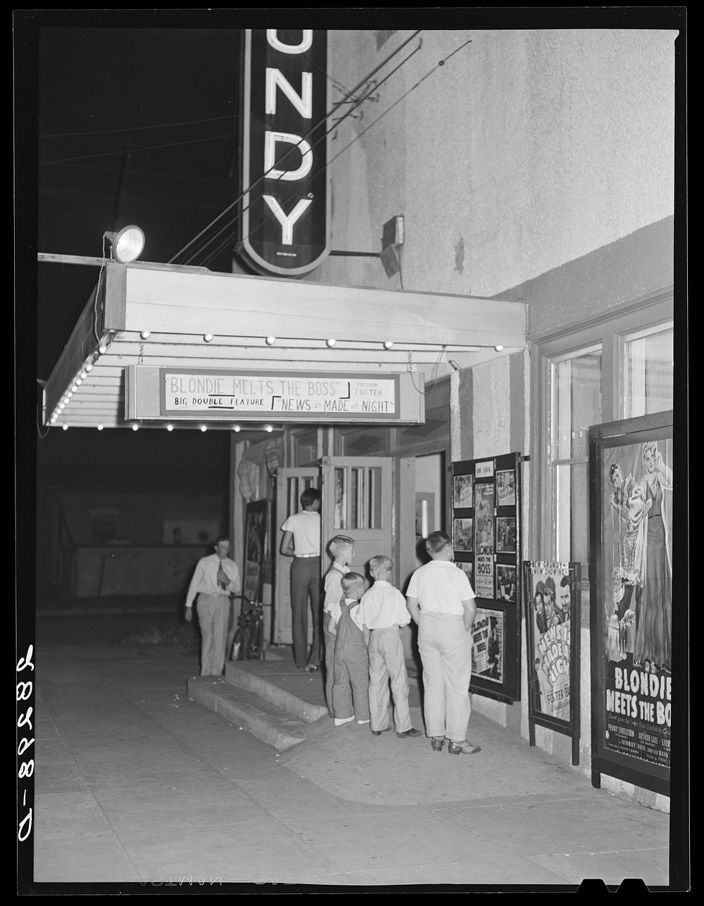 Motion picture theatre. Grundy Center, Iowa. Sourced from the Library of Congress.