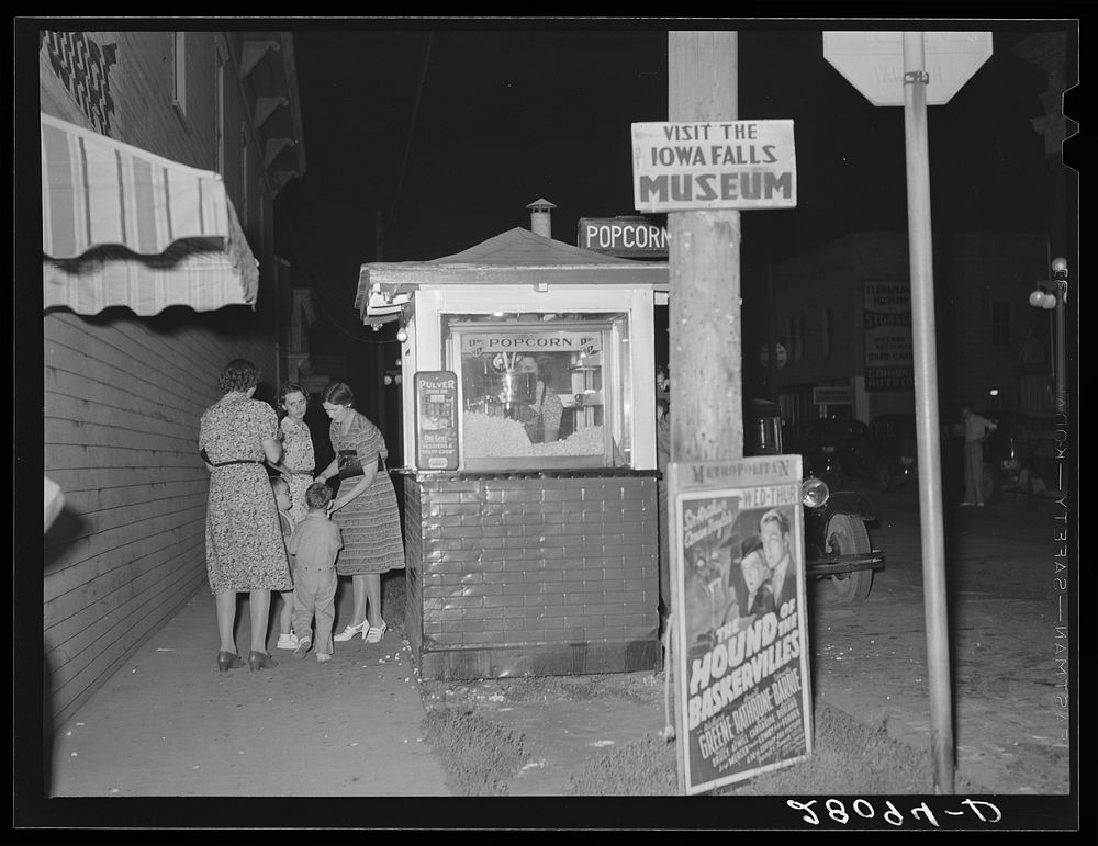 Popcorn stand. Iowa Falls, Iowa. Sourced from the Library of Congress.