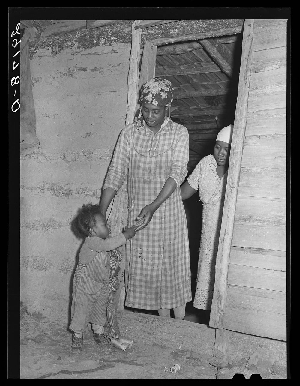 Wife and child of evicted sharecropper. Butler County, Missouri. Sourced from the Library of Congress.