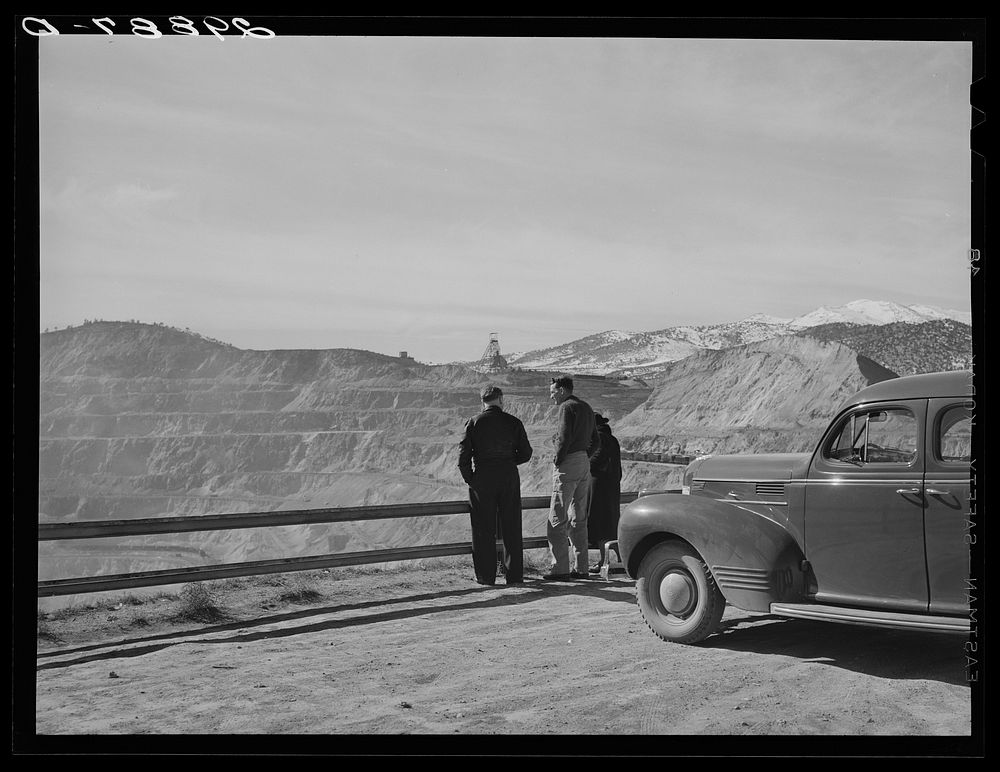 [Untitled photo, possibly related to: Tourists viewing copper pit. Ruth, Nevada]. Sourced from the Library of Congress.