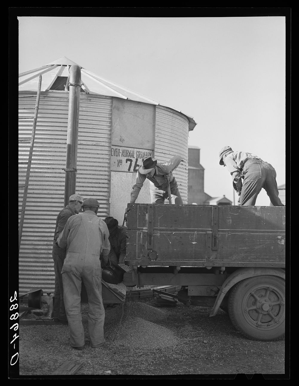 Storing corn in ever-normal granary bins. Grundy Center, Iowa. Sourced from the Library of Congress.