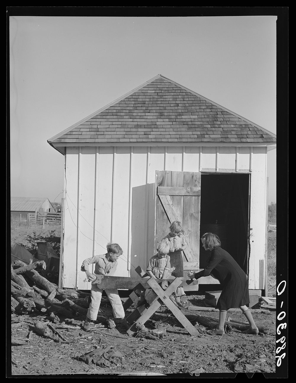 Children at the Bois d'Arc Cooperative Farm. Osage Farms, Missouri. Sourced from the Library of Congress.