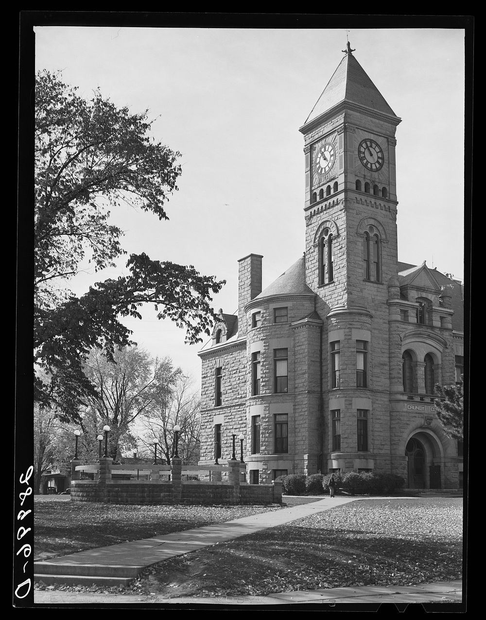 County courthouse and bandstand. Grundy Center, Iowa. Sourced from the Library of Congress.
