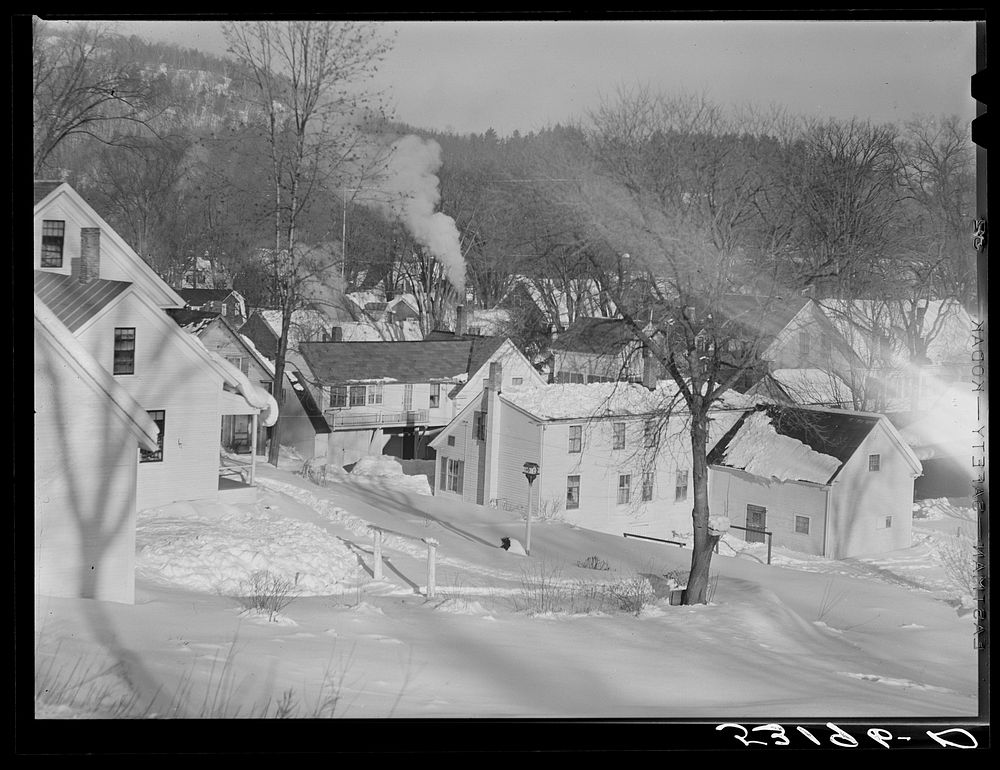 [Untitled photo, possibly related to: Homes in Woodstock, Vermont]. Sourced from the Library of Congress.