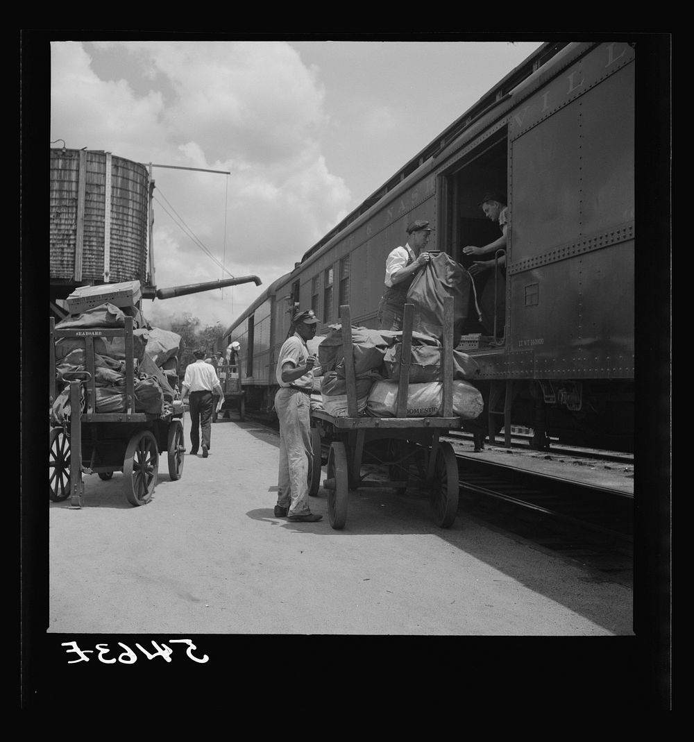 Loading mail into mail car. L&N railroad station, North Florida. Sourced from the Library of Congress.