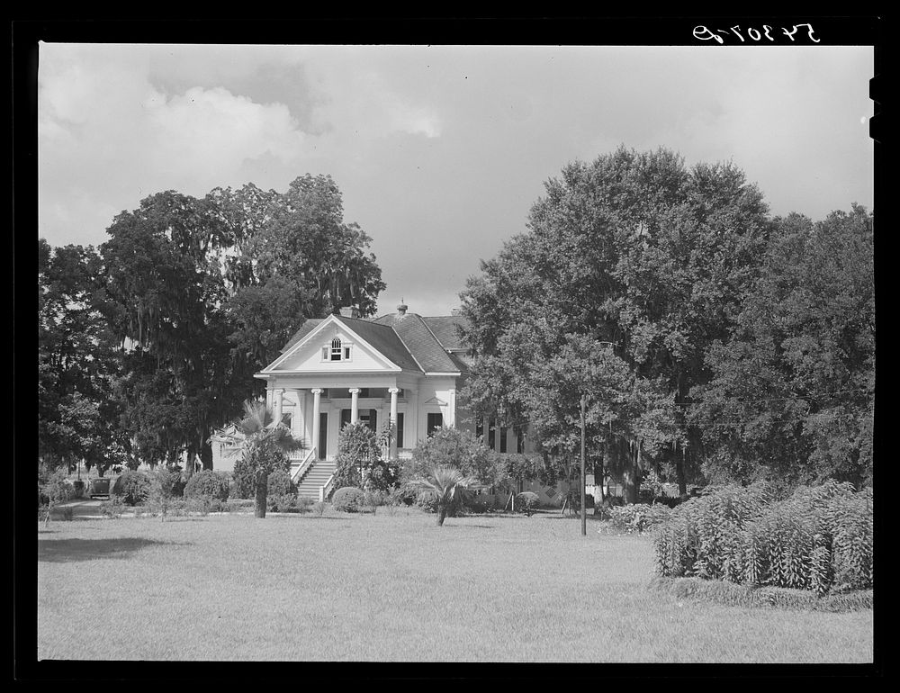 Project office, formerly plantation home. Terrebonne Project, Schriever, Louisiana. Sourced from the Library of Congress.