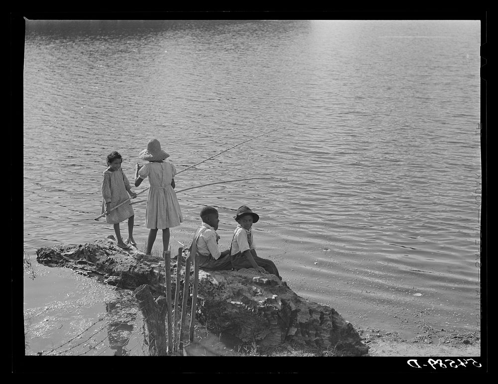 [Untitled photo, possibly related to: Melrose, Natchitoches Parish, Louisiana. Mulatto children fishing in the Cane River].…