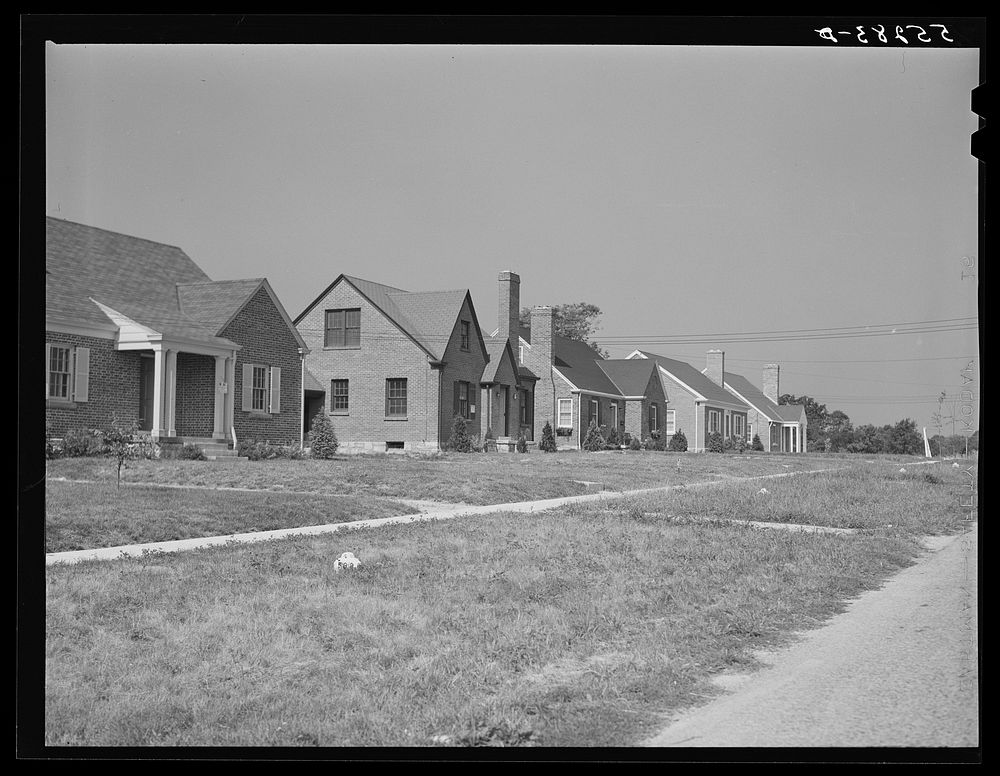 [Untitled photo, possibly related to: New homes in Lexington, Kentucky]. Sourced from the Library of Congress.