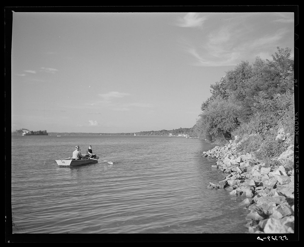 Fishing in the Ohio River, Saturday afternoon. Louisville, Kentucky. Sourced from the Library of Congress.