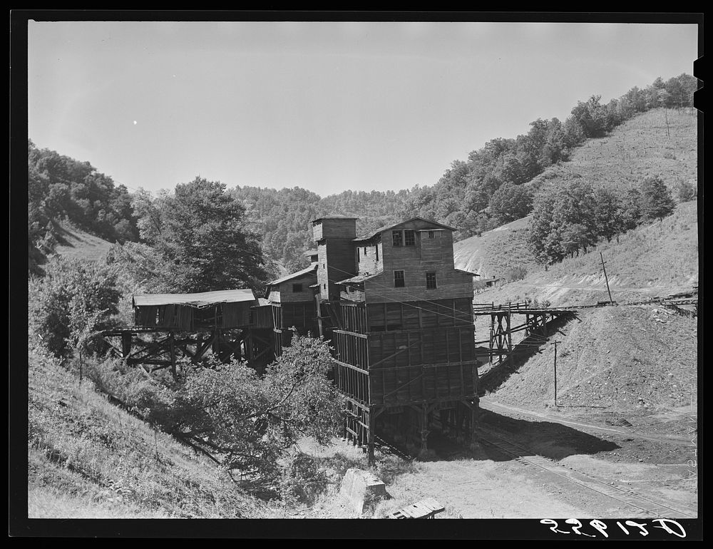 Abandoned coal trestle, Kentucky, near Chavies. Sourced from the Library of Congress.