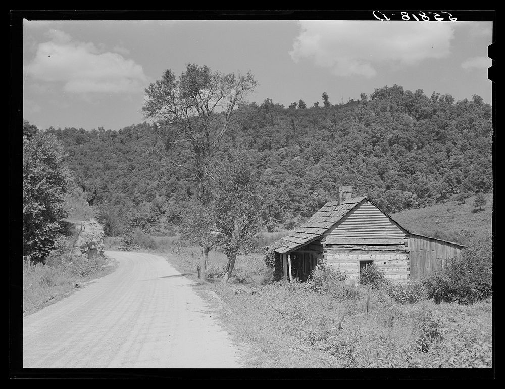 Mountaineers cabin made of hand hewn logs near Jackson, Kentucky, Breathitt County. Sourced from the Library of Congress.