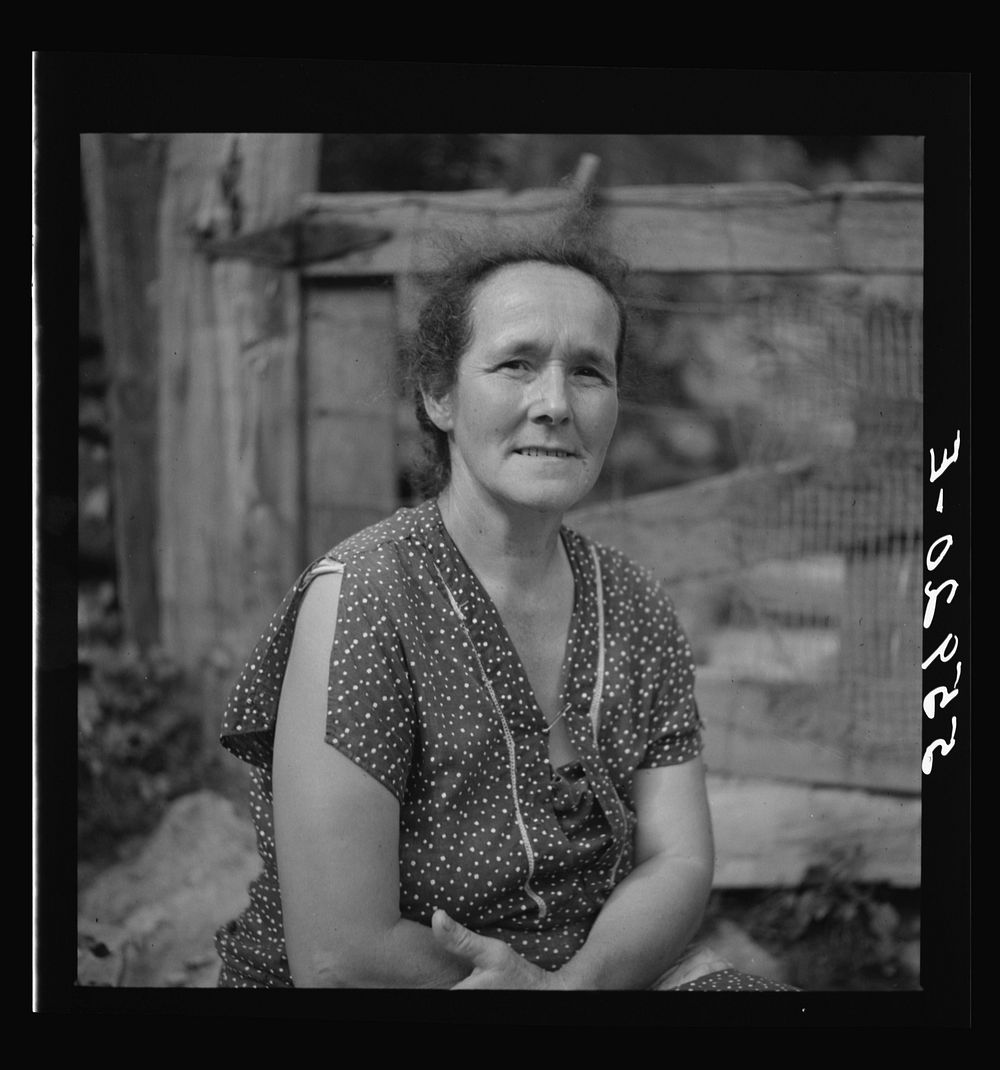 Mountain woman by her home up Stinking Creek, Pine Mountain, Kentucky. Sourced from the Library of Congress.