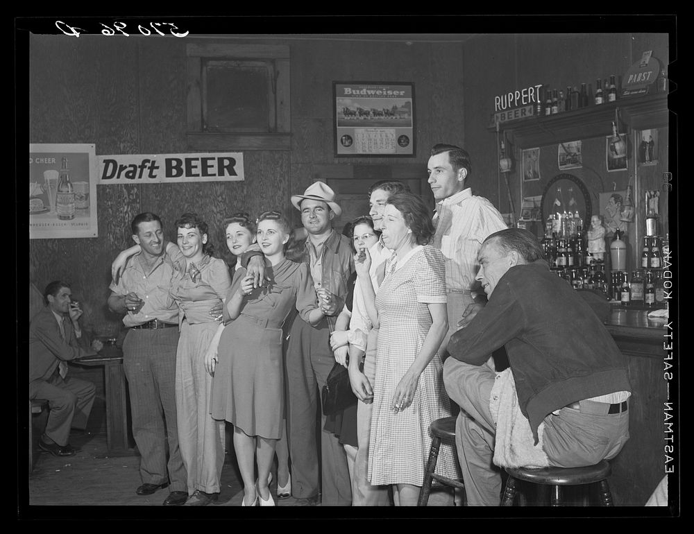 Juke joint and bar in the Belle Glade area, vegetable section of south central Florida. Sourced from the Library of Congress.