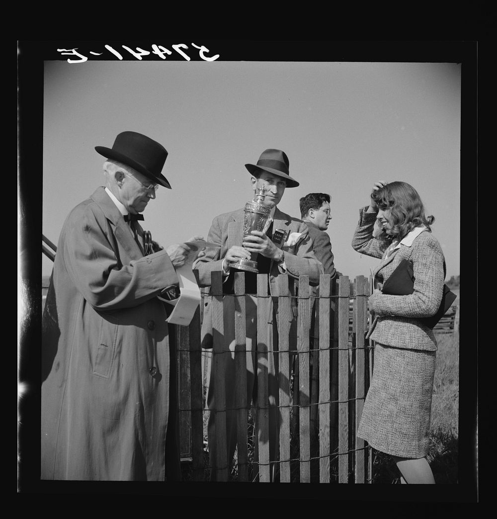 Looking at the gold cup. Horse races at Warrenton, Virginia. Sourced from the Library of Congress.