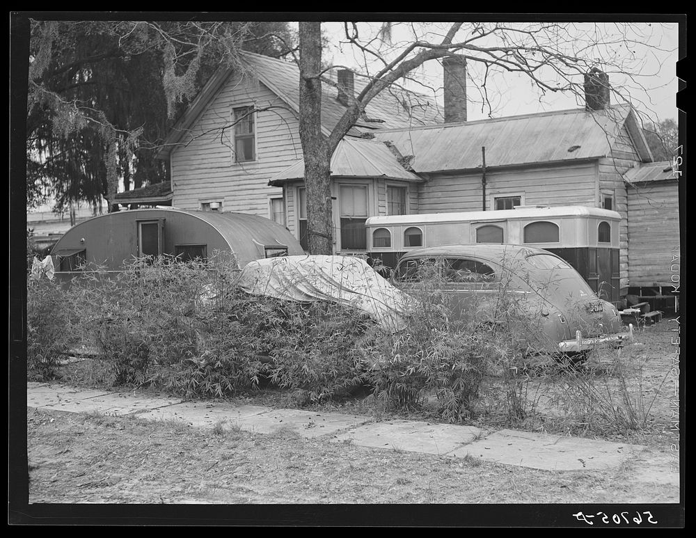 Trailers where workers live in backyard of private home in Starke, Florida. Sourced from the Library of Congress.