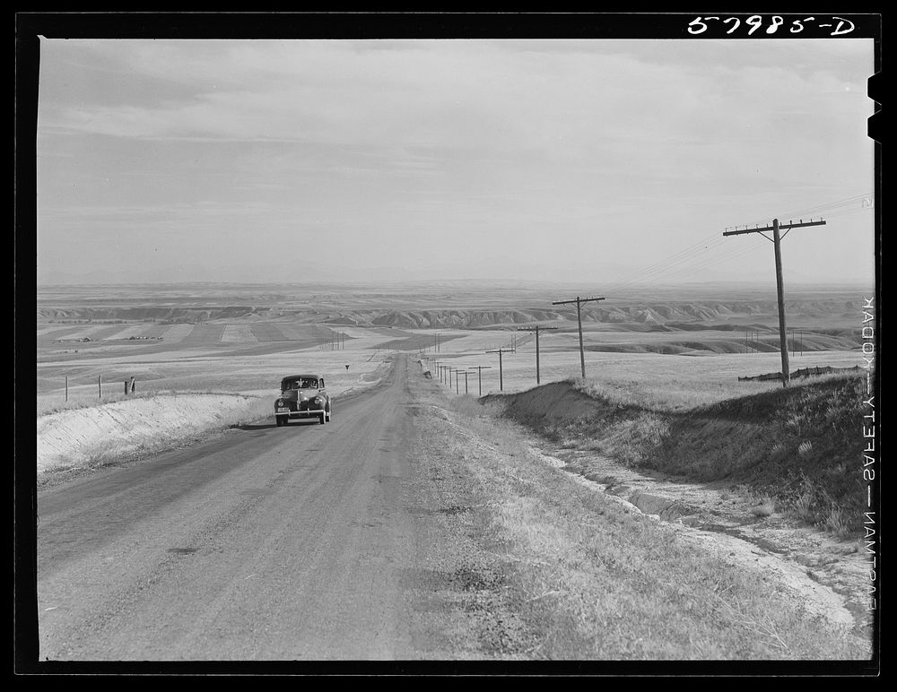 Highway near Havre, Montana. Sourced from the Library of Congress.