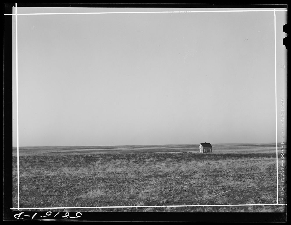 Abandoned house on prairie near Havre, Montana. Sourced from the Library of Congress.