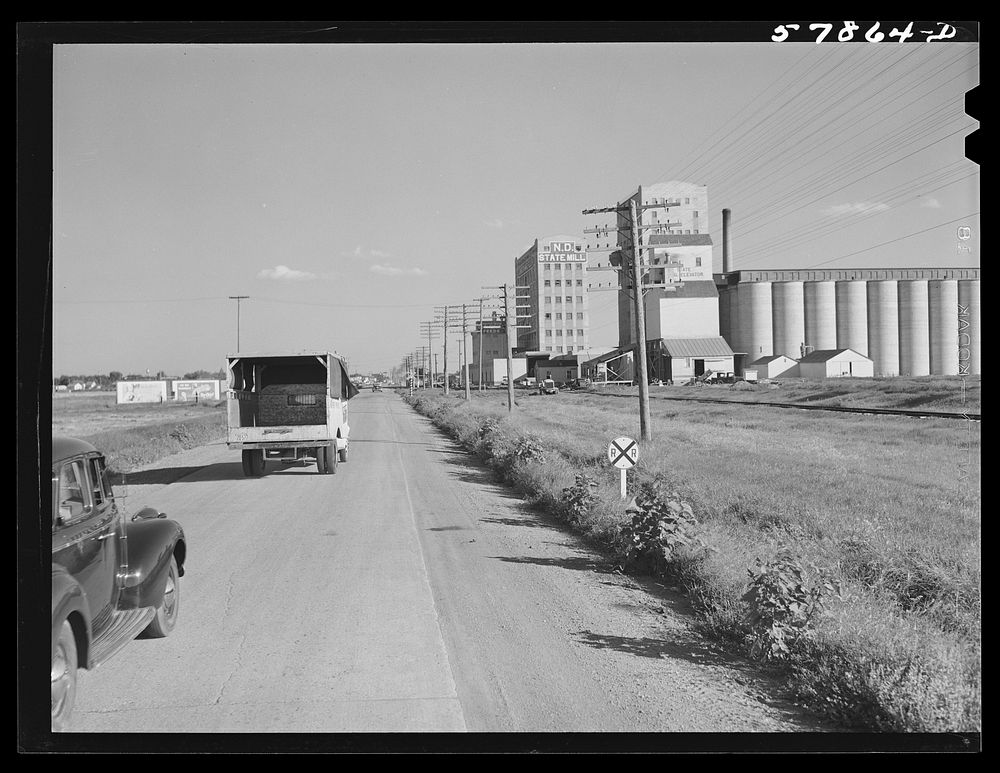 Flour mill in Grand Forks, North Dakota. Sourced from the Library of Congress.