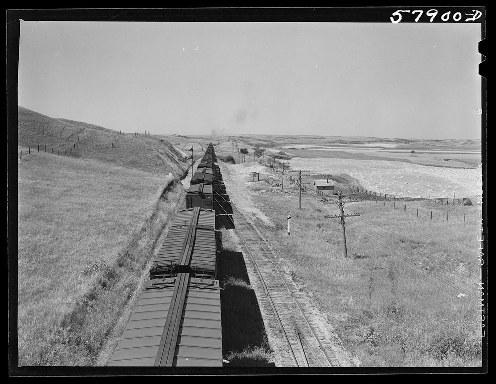 Freight train going west from Minot, North Dakota, across the plains. Sourced from the Library of Congress.