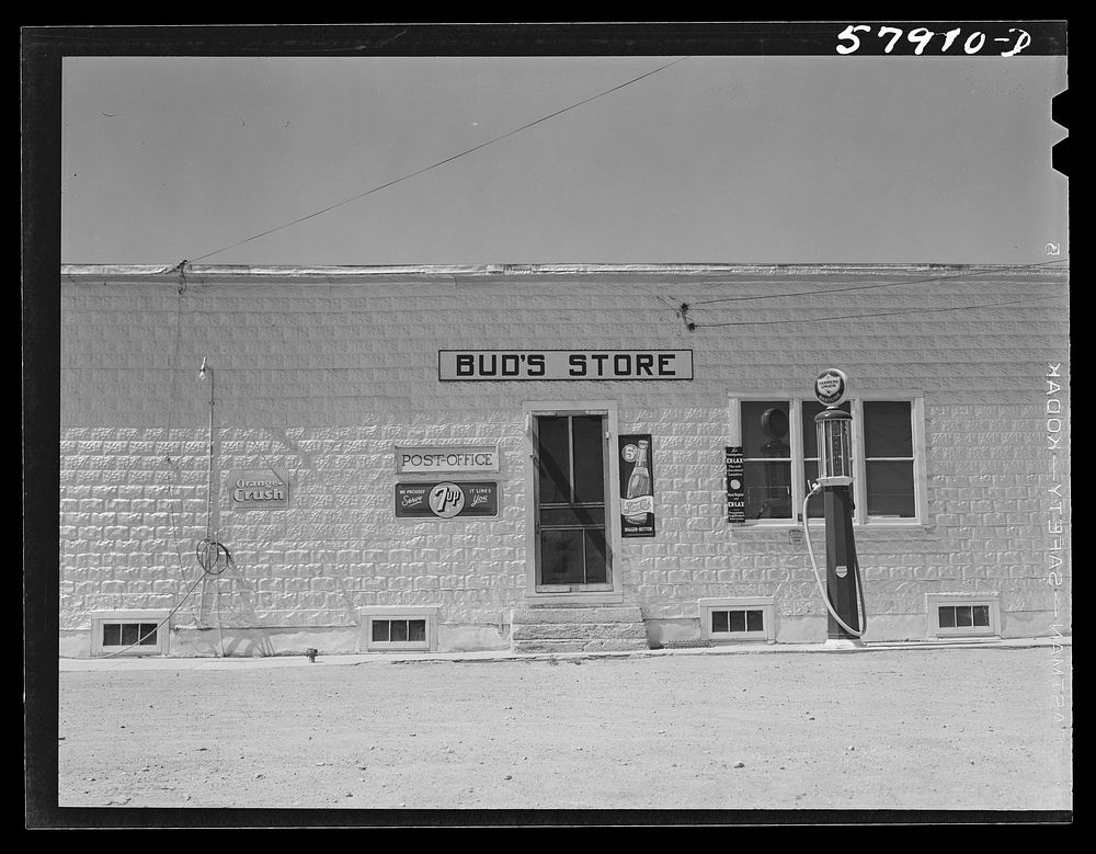 Post office and general store. Lone Tree, North Dakota. Sourced from the Library of Congress.