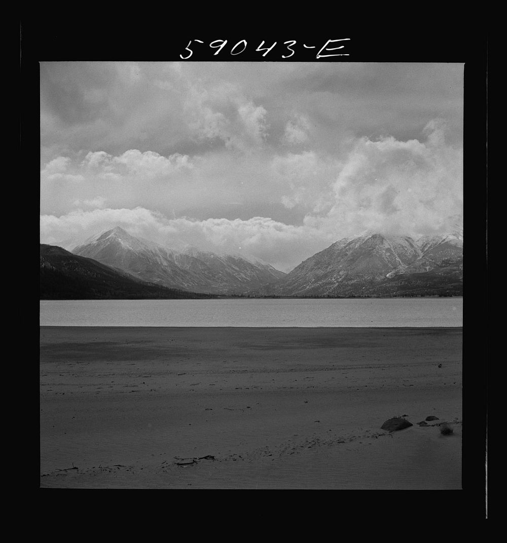 [Untitled photo, possibly related to: Mount Elbert and Mount Harvard after early fall blizzard near Granite, Colorado].…