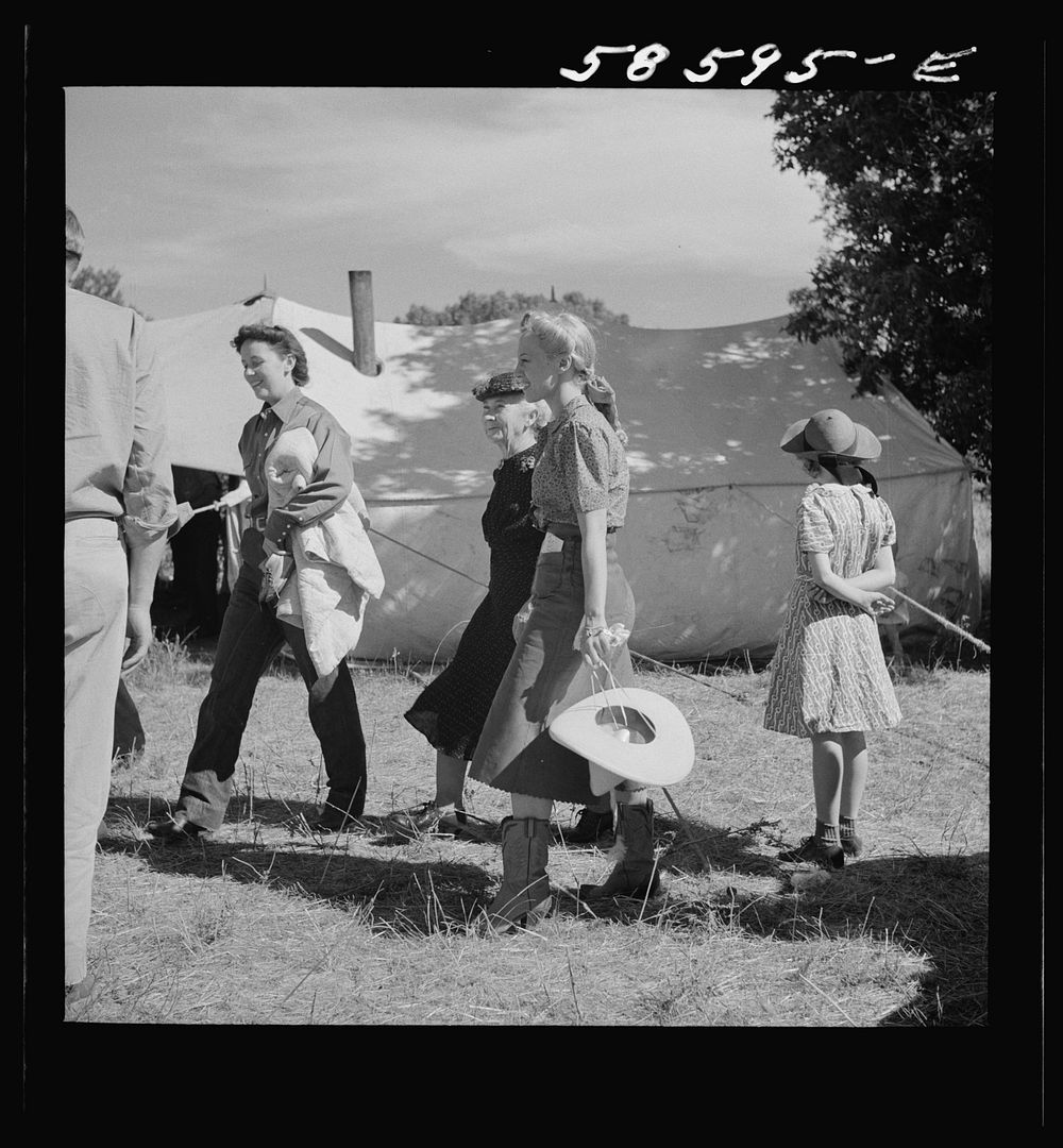 [Untitled photo, possibly related to: Sally Rand at the stockmen's picnic and barbecue. Spear's Siding, Wyola, Montana].…