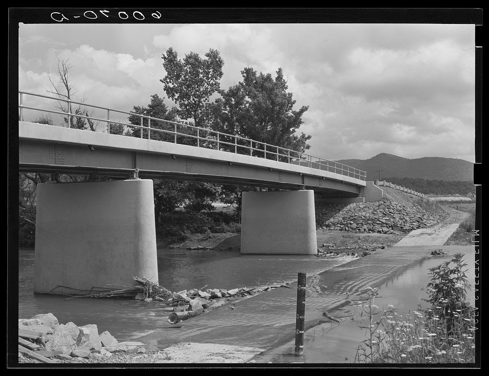 New bridge and old "submarine" bridge at Tygart Valley Homesteads, West Virginia. Sourced from the Library of Congress.