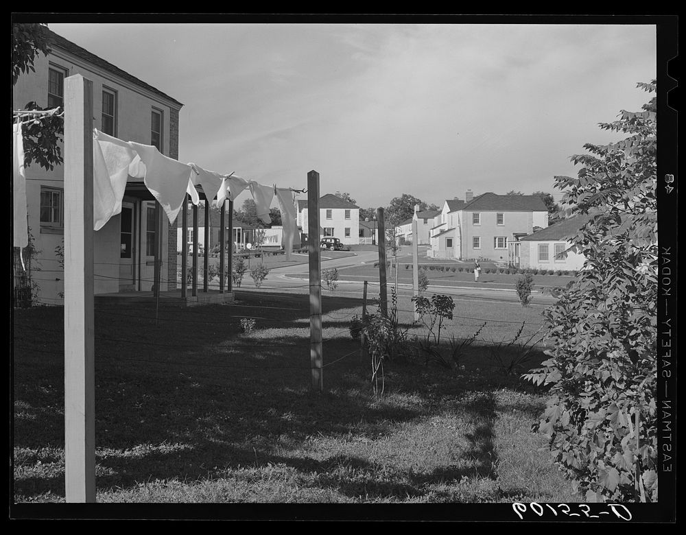 [Untitled photo, possibly related to: Greendale, Wisconsin]. Sourced from the Library of Congress.