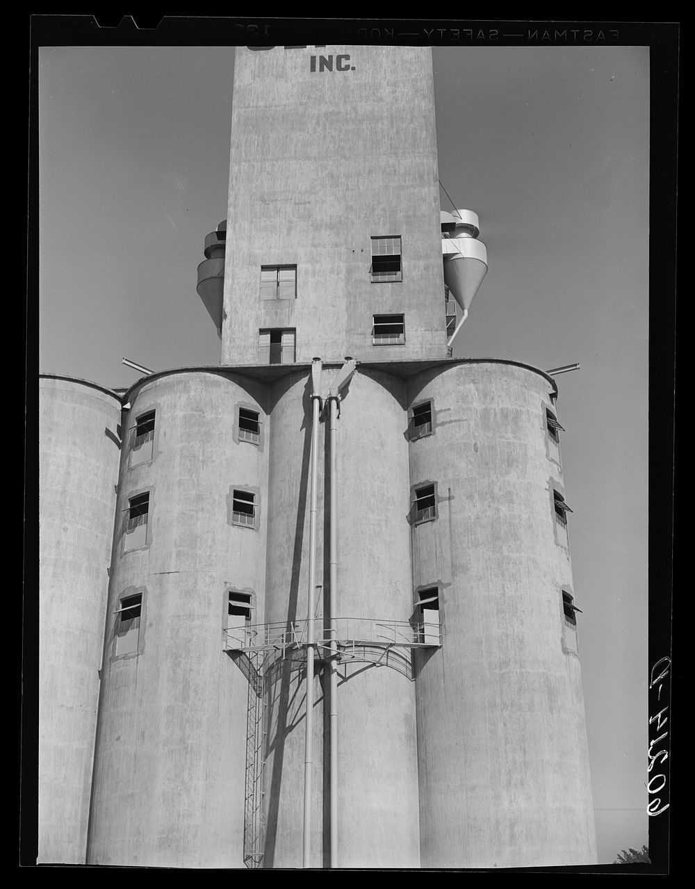 Concrete grain elevator. Minneapolis, Minnesota. Sourced from the Library of Congress.