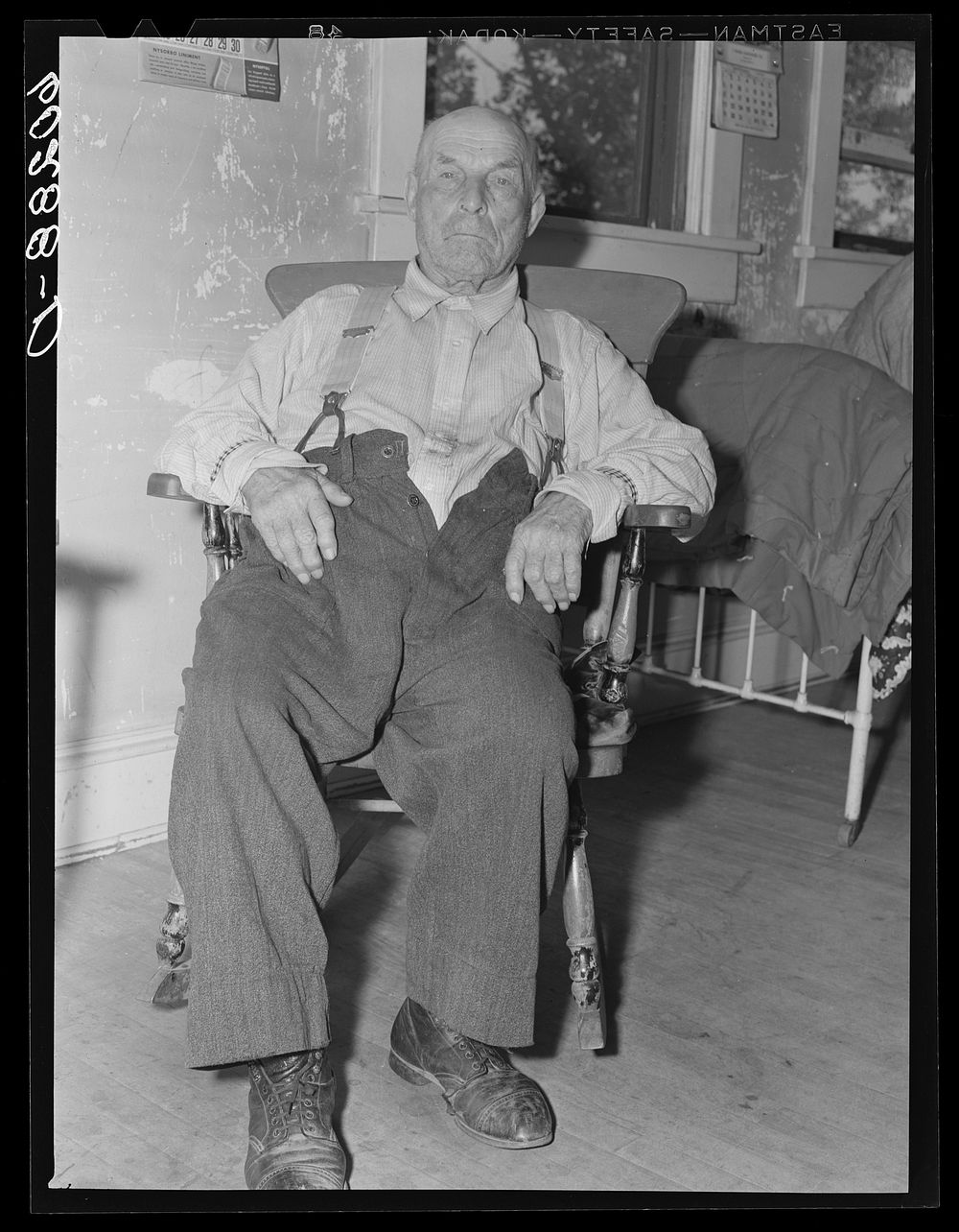 Old lumberjack now living in Northern Minnesota Pioneers' Home. Spooner, Minnesota. Sourced from the Library of Congress.