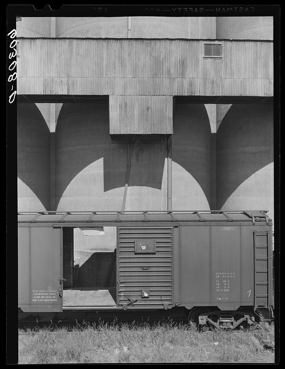 Grain elevators and freight car. Minneapolis, Minnesota. Sourced from the Library of Congress.