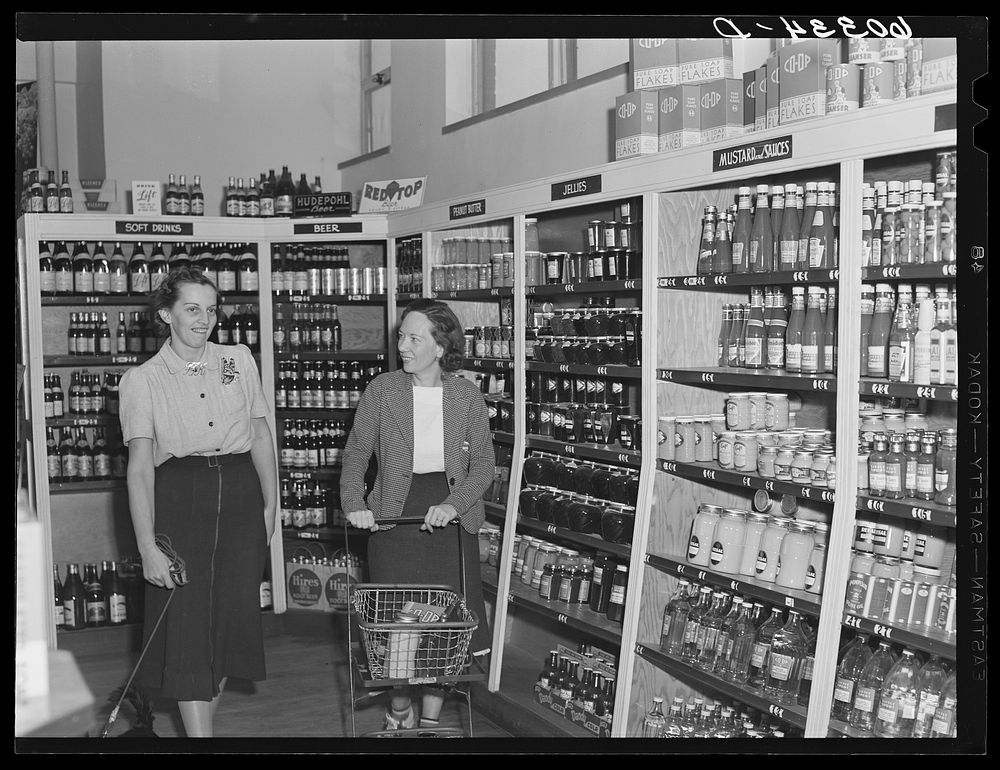 Cooperative store. Greenhills, Ohio. Sourced from the Library of Congress.