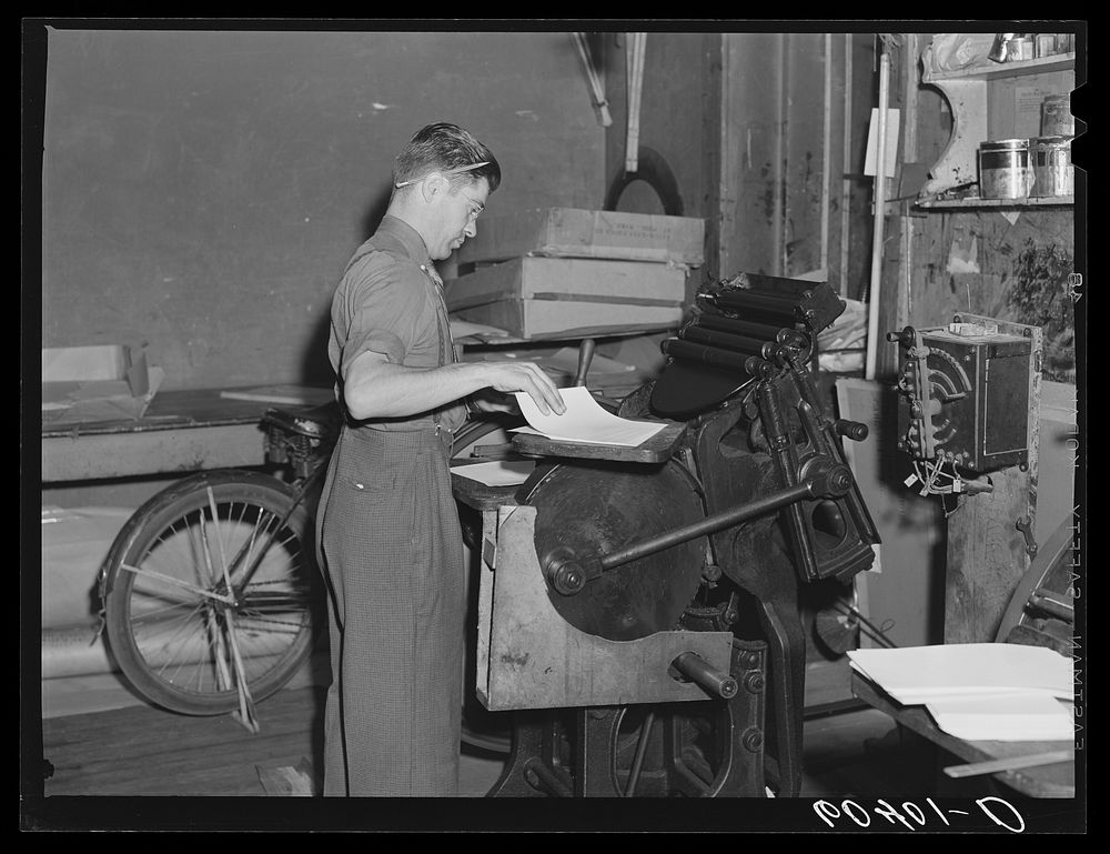 Running off auction bills. Office of Litchfield Independent. Litchfield, Minnesota. Sourced from the Library of Congress.