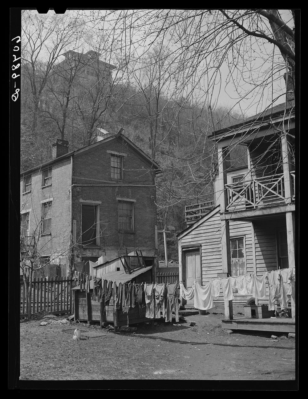 Houses at foot of bluff. Dubuque, Iowa. Sourced from the Library of Congress.