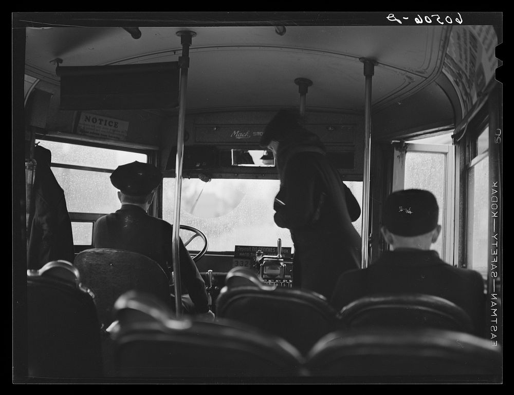 Boarding a bus. Dubuque, Iowa. Sourced from the Library of Congress.