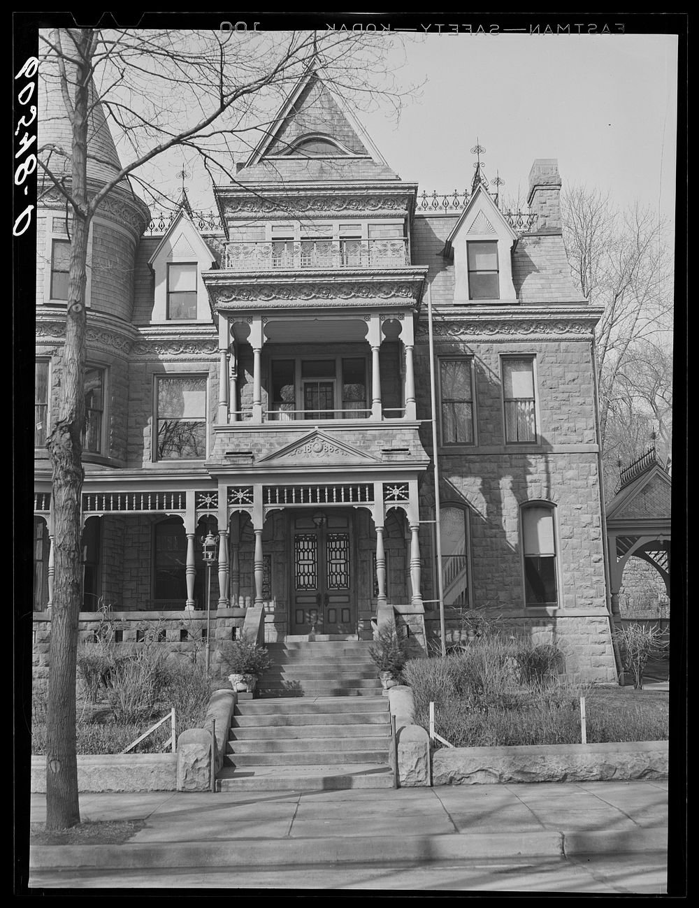 Victorian house. Dubuque, Iowa. Sourced from the Library of Congress.