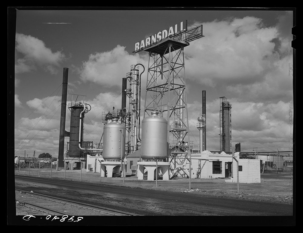 Barnsdall oil refinery. Wichita, Kansas. Sourced from the Library of Congress.