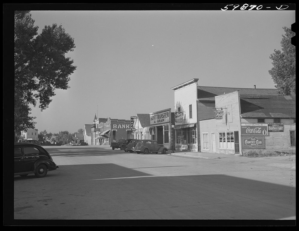 Main street of Waterloo, Nebraska. Sourced from the Library of Congress.