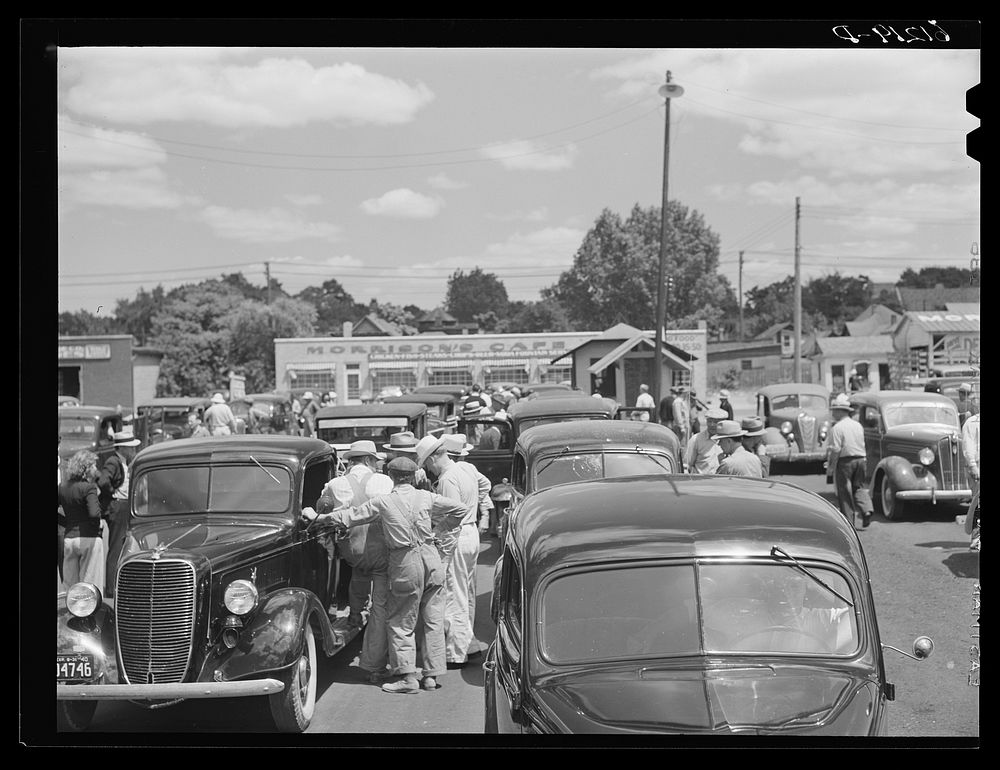 [Untitled photo, possibly related to: Open fruit market. Benton Harbor, Michigan]. Sourced from the Library of Congress.