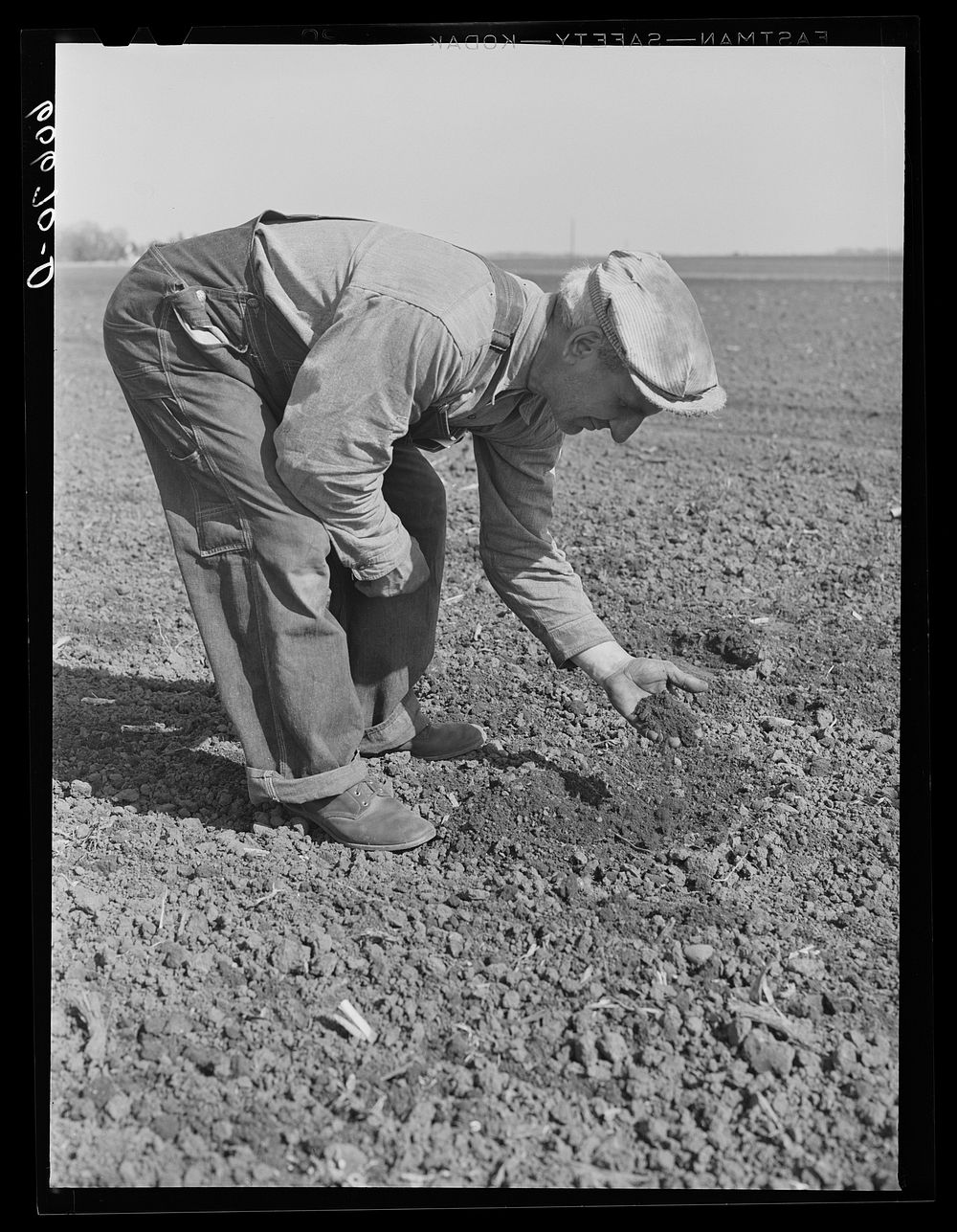Fred Coulter, Iowa corn farmer, examining soil on his place. Grundy County, Iowa. Sourced from the Library of Congress.