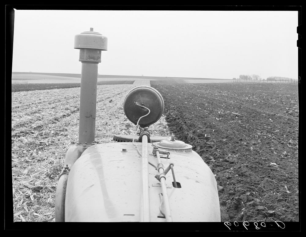 Tractor plowing in field. Grundy County, Iowa. Sourced from the Library of Congress.