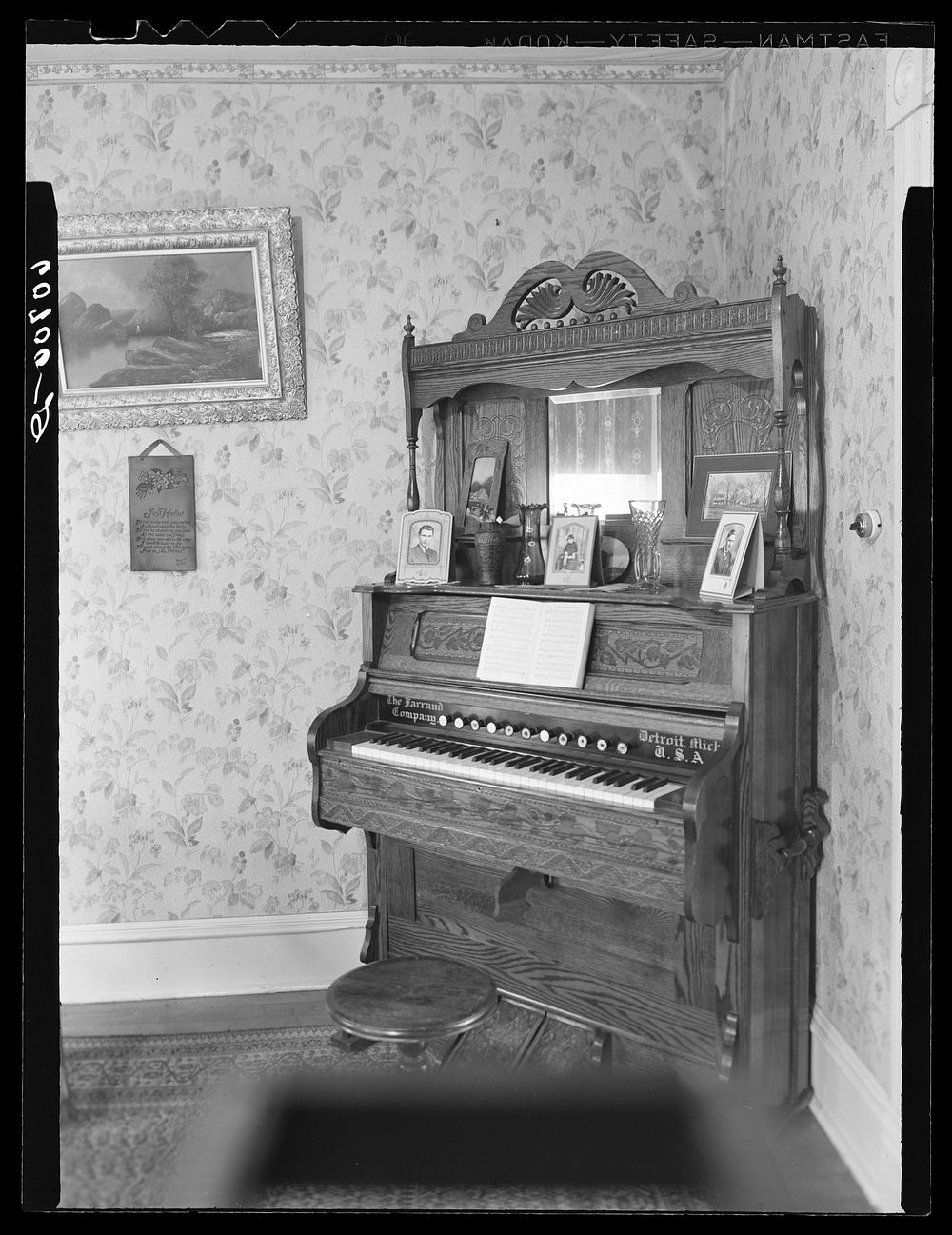 Organ in parlor of Scranton, Iowa, home. Sourced from the Library of Congress.